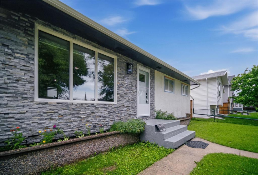 1896 Bannatyne, 4 Bedrooms Bedrooms, 9 Rooms Rooms,1 BathroomBathrooms,Residential,For Sale,Bannatyne