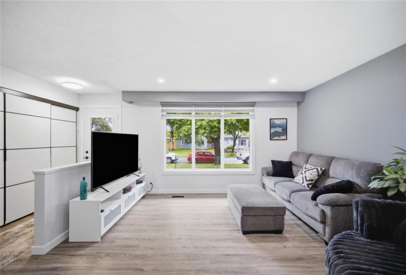1896 Bannatyne, 4 Bedrooms Bedrooms, 9 Rooms Rooms,1 BathroomBathrooms,Residential,For Sale,Bannatyne