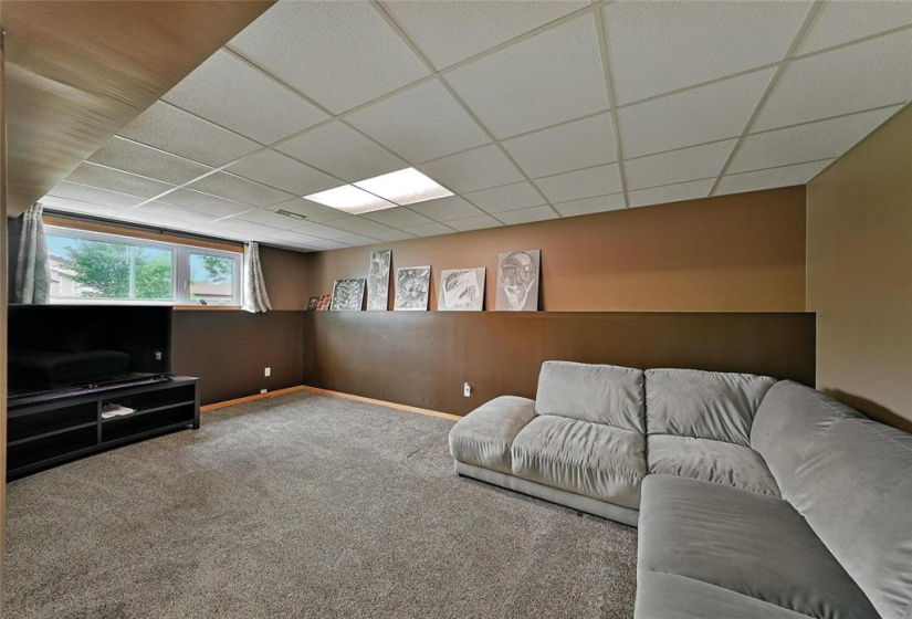 7 Brotman, 3 Bedrooms Bedrooms, 11 Rooms Rooms,2 BathroomsBathrooms,Residential,For Sale,Brotman