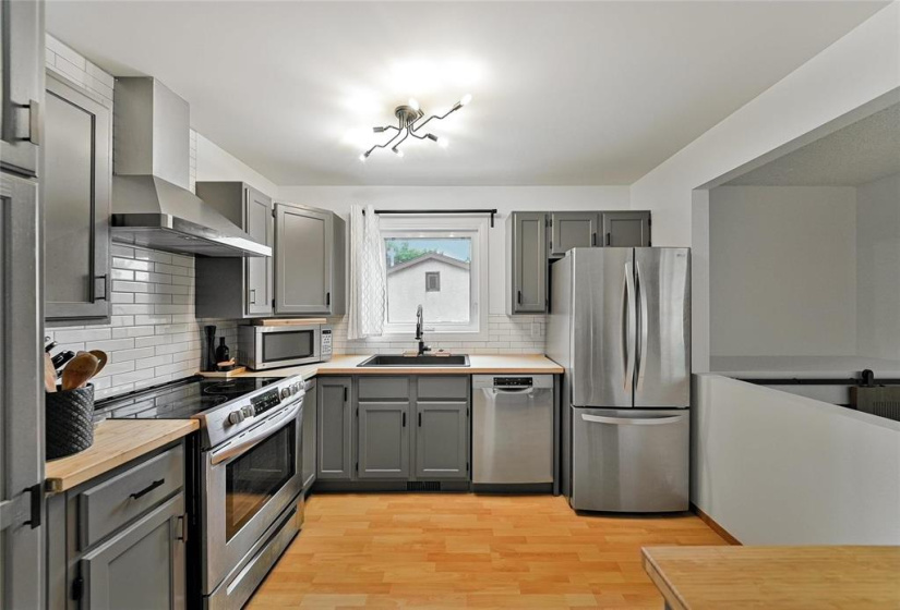 7 Brotman, 3 Bedrooms Bedrooms, 11 Rooms Rooms,2 BathroomsBathrooms,Residential,For Sale,Brotman