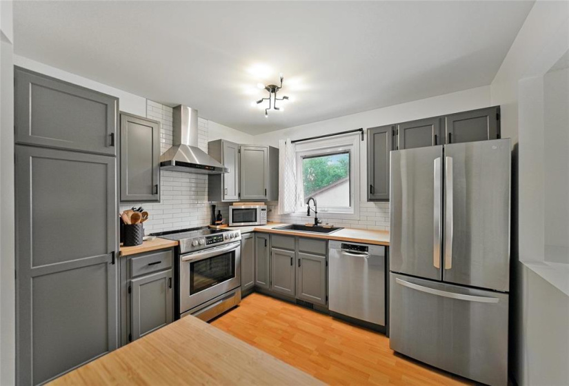 7 Brotman, 3 Bedrooms Bedrooms, 11 Rooms Rooms,2 BathroomsBathrooms,Residential,For Sale,Brotman