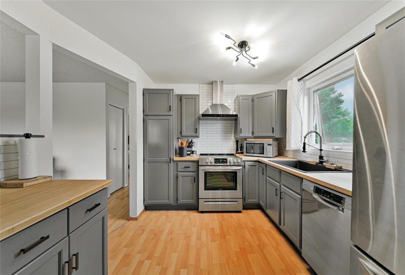 7 Brotman, 3 Bedrooms Bedrooms, 11 Rooms Rooms,2 BathroomsBathrooms,Residential,For Sale,Brotman