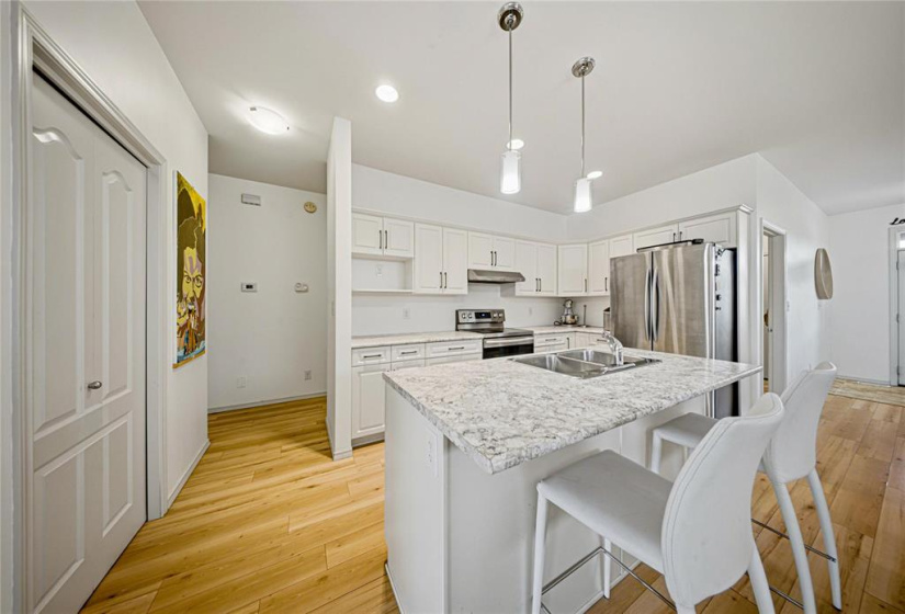 139 Kingsclear, 3 Bedrooms Bedrooms, 10 Rooms Rooms,2 BathroomsBathrooms,Residential,For Sale,Kingsclear