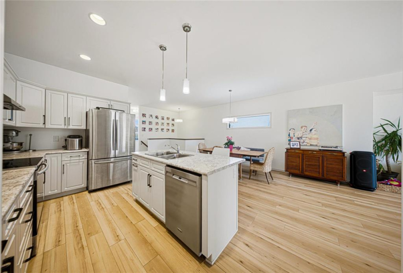 139 Kingsclear, 3 Bedrooms Bedrooms, 10 Rooms Rooms,2 BathroomsBathrooms,Residential,For Sale,Kingsclear