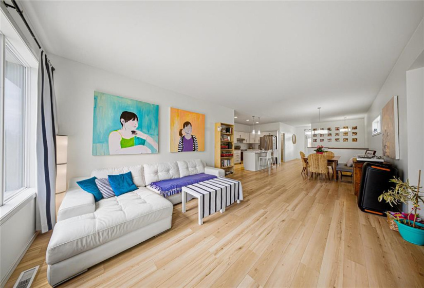 139 Kingsclear, 3 Bedrooms Bedrooms, 10 Rooms Rooms,2 BathroomsBathrooms,Residential,For Sale,Kingsclear