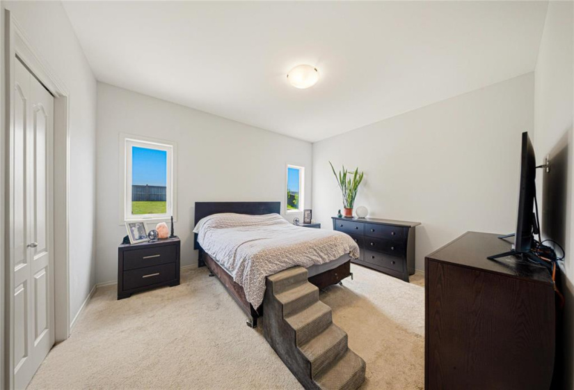 139 Kingsclear, 3 Bedrooms Bedrooms, 10 Rooms Rooms,2 BathroomsBathrooms,Residential,For Sale,Kingsclear