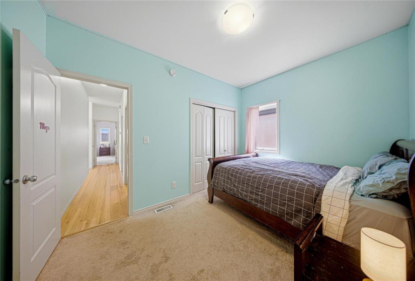 139 Kingsclear, 3 Bedrooms Bedrooms, 10 Rooms Rooms,2 BathroomsBathrooms,Residential,For Sale,Kingsclear