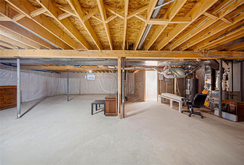 139 Kingsclear, 3 Bedrooms Bedrooms, 10 Rooms Rooms,2 BathroomsBathrooms,Residential,For Sale,Kingsclear