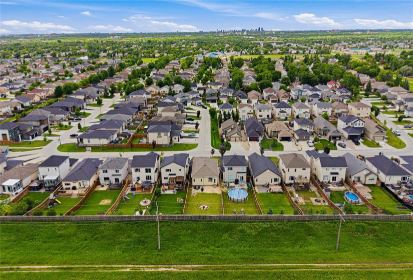 139 Kingsclear, 3 Bedrooms Bedrooms, 10 Rooms Rooms,2 BathroomsBathrooms,Residential,For Sale,Kingsclear