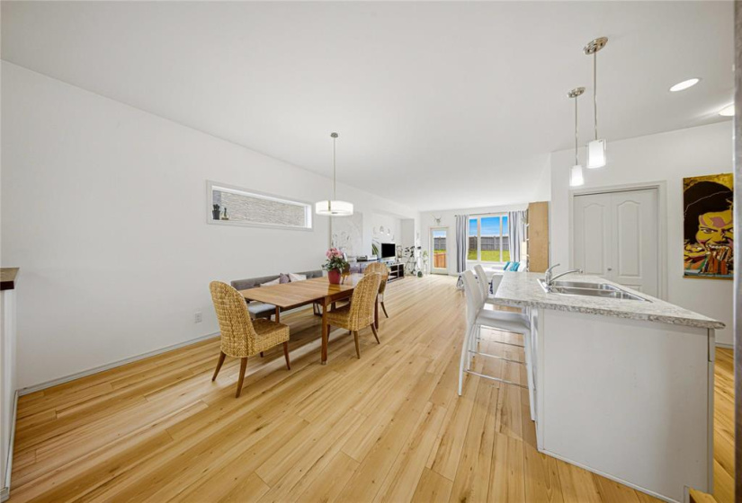 139 Kingsclear, 3 Bedrooms Bedrooms, 10 Rooms Rooms,2 BathroomsBathrooms,Residential,For Sale,Kingsclear