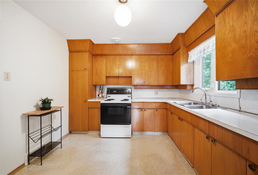 126 Sterling, 4 Bedrooms Bedrooms, 12 Rooms Rooms,2 BathroomsBathrooms,Residential,For Sale,Sterling
