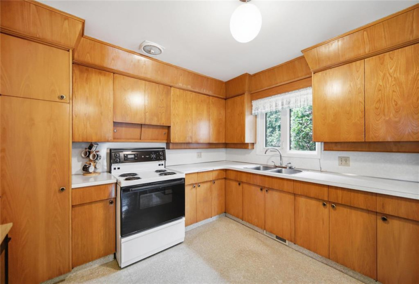 126 Sterling, 4 Bedrooms Bedrooms, 12 Rooms Rooms,2 BathroomsBathrooms,Residential,For Sale,Sterling