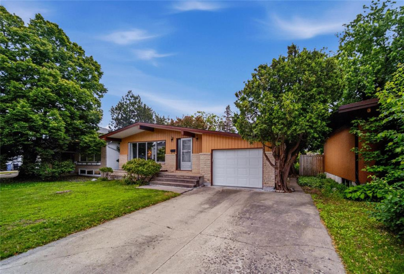 126 Sterling, 4 Bedrooms Bedrooms, 12 Rooms Rooms,2 BathroomsBathrooms,Residential,For Sale,Sterling