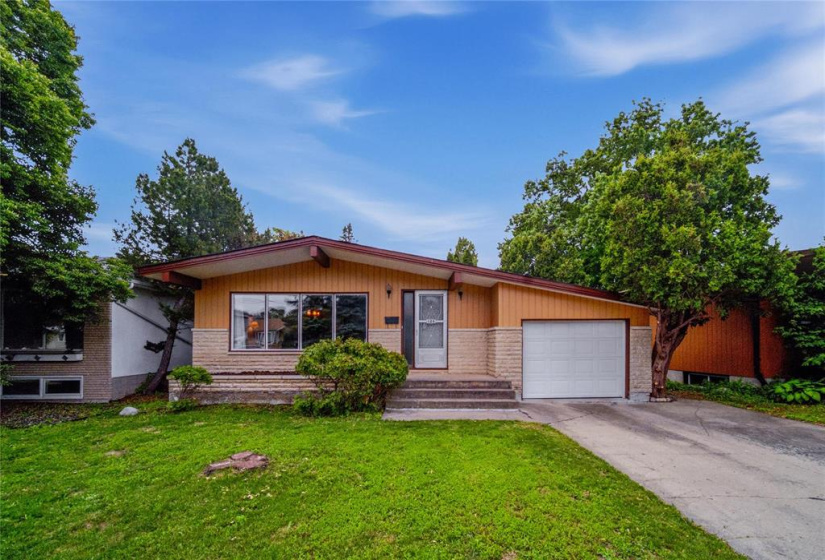 126 Sterling, 4 Bedrooms Bedrooms, 12 Rooms Rooms,2 BathroomsBathrooms,Residential,For Sale,Sterling