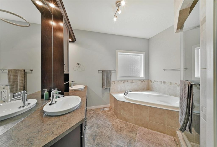 65 Mardena, 4 Bedrooms Bedrooms, 14 Rooms Rooms,2 BathroomsBathrooms,Residential,For Sale,Mardena