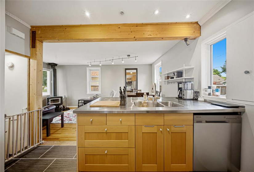 94 Dunraven, 3 Bedrooms Bedrooms, 11 Rooms Rooms,2 BathroomsBathrooms,Residential,For Sale,Dunraven