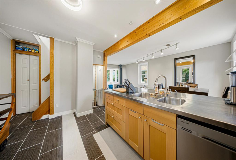 94 Dunraven, 3 Bedrooms Bedrooms, 11 Rooms Rooms,2 BathroomsBathrooms,Residential,For Sale,Dunraven
