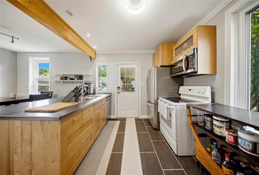 94 Dunraven, 3 Bedrooms Bedrooms, 11 Rooms Rooms,2 BathroomsBathrooms,Residential,For Sale,Dunraven