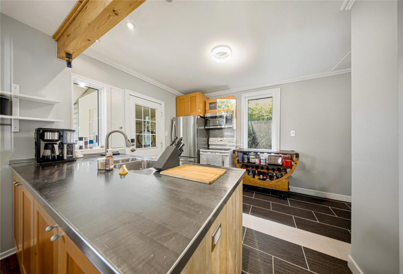94 Dunraven, 3 Bedrooms Bedrooms, 11 Rooms Rooms,2 BathroomsBathrooms,Residential,For Sale,Dunraven