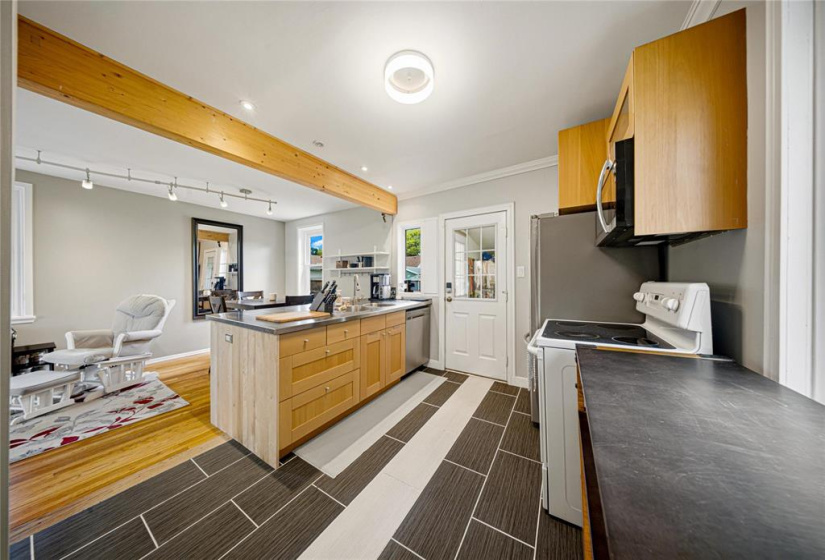 94 Dunraven, 3 Bedrooms Bedrooms, 11 Rooms Rooms,2 BathroomsBathrooms,Residential,For Sale,Dunraven