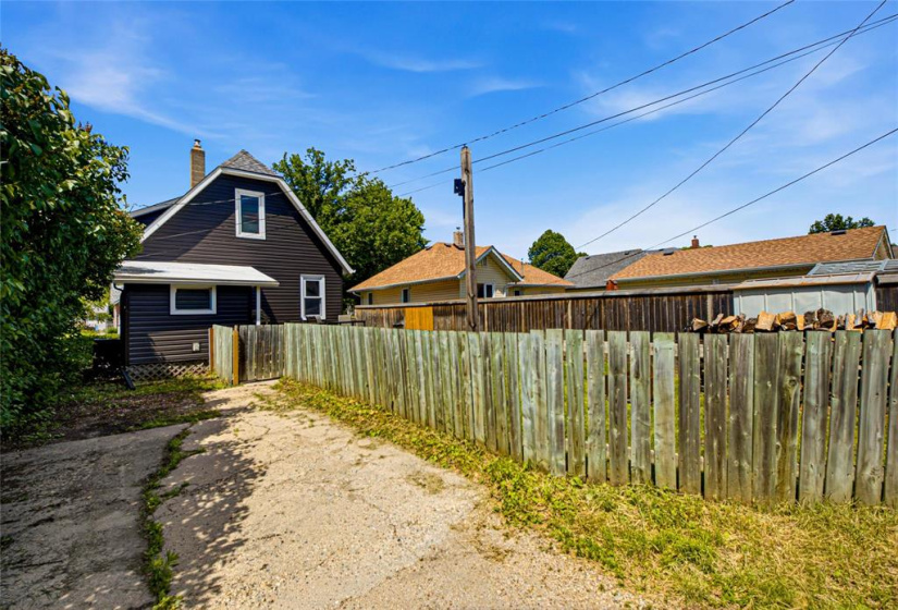 94 Dunraven, 3 Bedrooms Bedrooms, 11 Rooms Rooms,2 BathroomsBathrooms,Residential,For Sale,Dunraven