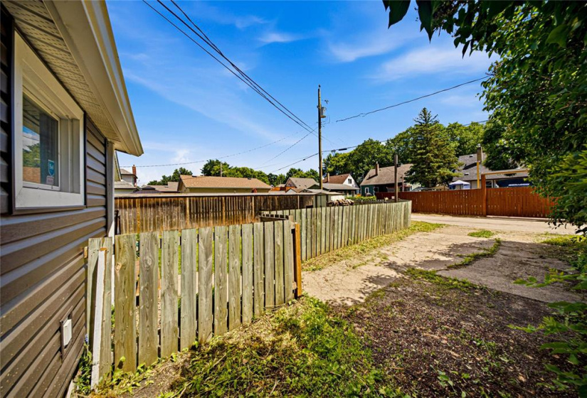 94 Dunraven, 3 Bedrooms Bedrooms, 11 Rooms Rooms,2 BathroomsBathrooms,Residential,For Sale,Dunraven