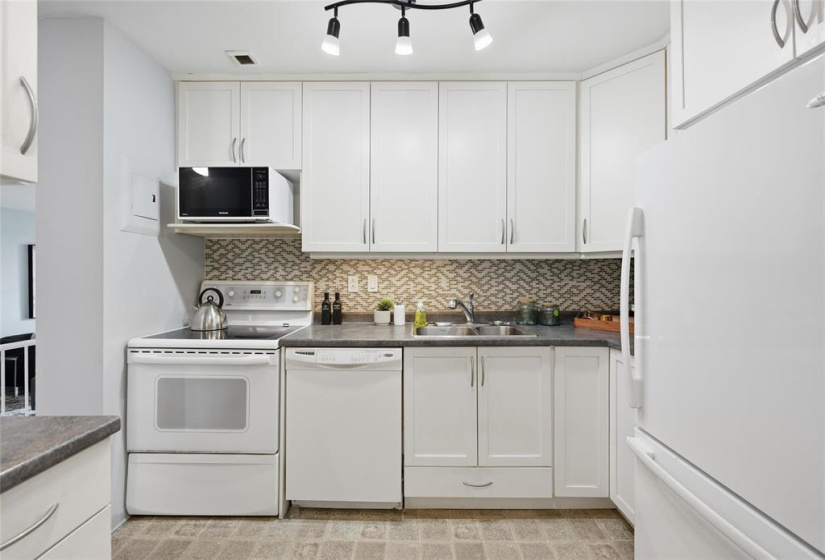 3030 Pembina, 2 Bedrooms Bedrooms, 7 Rooms Rooms,1 BathroomBathrooms,Condominium,For Sale,Pembina