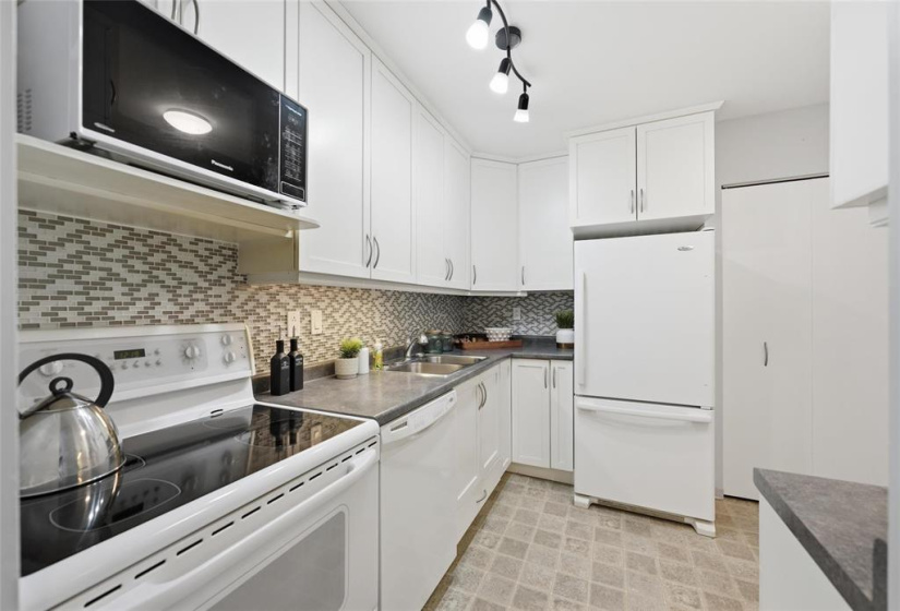 3030 Pembina, 2 Bedrooms Bedrooms, 7 Rooms Rooms,1 BathroomBathrooms,Condominium,For Sale,Pembina