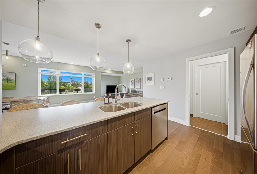 880 Rathgar, 3 Bedrooms Bedrooms, 11 Rooms Rooms,2 BathroomsBathrooms,Condominium,For Sale,Rathgar