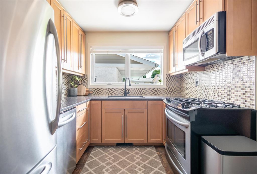 19 Russenholt, 3 Bedrooms Bedrooms, 13 Rooms Rooms,2 BathroomsBathrooms,Residential,For Sale,Russenholt