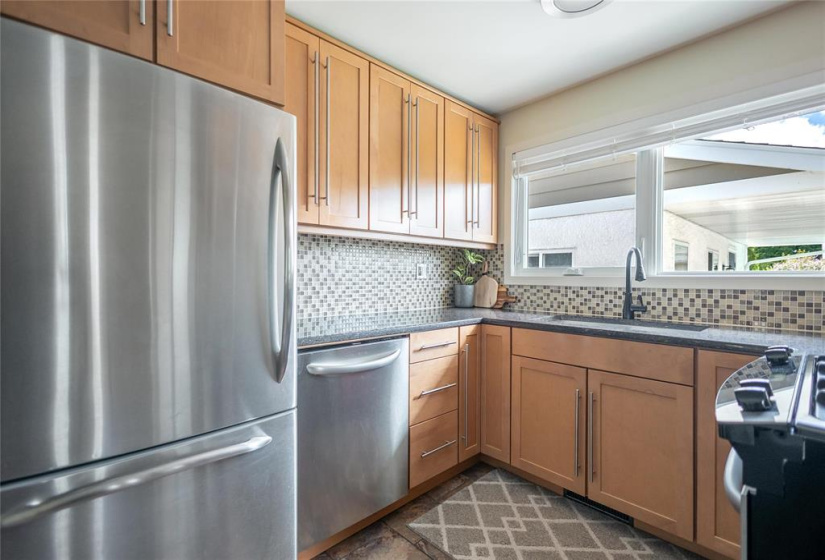 19 Russenholt, 3 Bedrooms Bedrooms, 13 Rooms Rooms,2 BathroomsBathrooms,Residential,For Sale,Russenholt