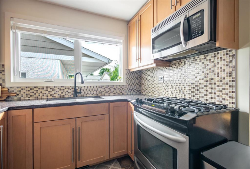 19 Russenholt, 3 Bedrooms Bedrooms, 13 Rooms Rooms,2 BathroomsBathrooms,Residential,For Sale,Russenholt