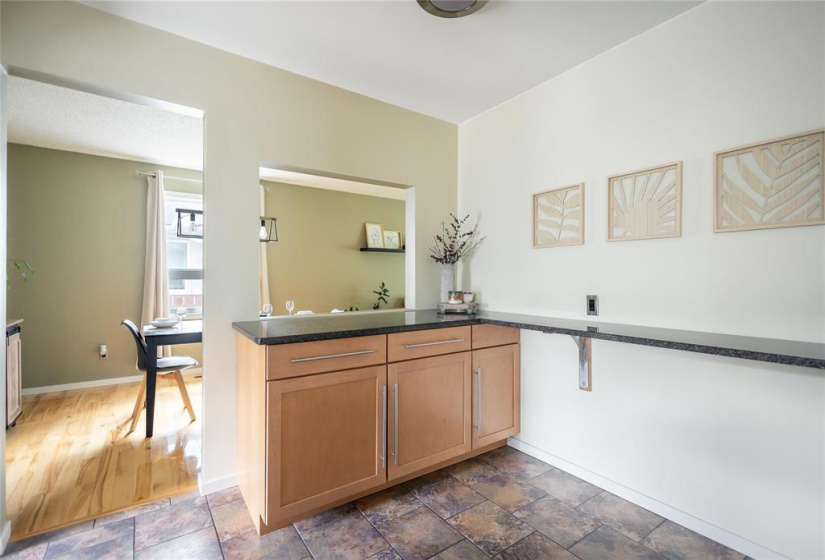 19 Russenholt, 3 Bedrooms Bedrooms, 13 Rooms Rooms,2 BathroomsBathrooms,Residential,For Sale,Russenholt