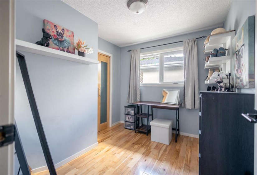 19 Russenholt, 3 Bedrooms Bedrooms, 13 Rooms Rooms,2 BathroomsBathrooms,Residential,For Sale,Russenholt