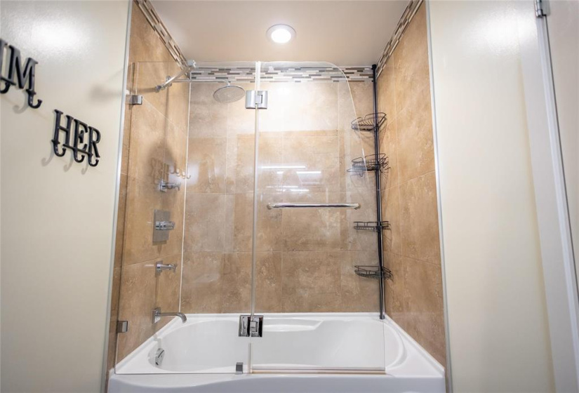 19 Russenholt, 3 Bedrooms Bedrooms, 13 Rooms Rooms,2 BathroomsBathrooms,Residential,For Sale,Russenholt