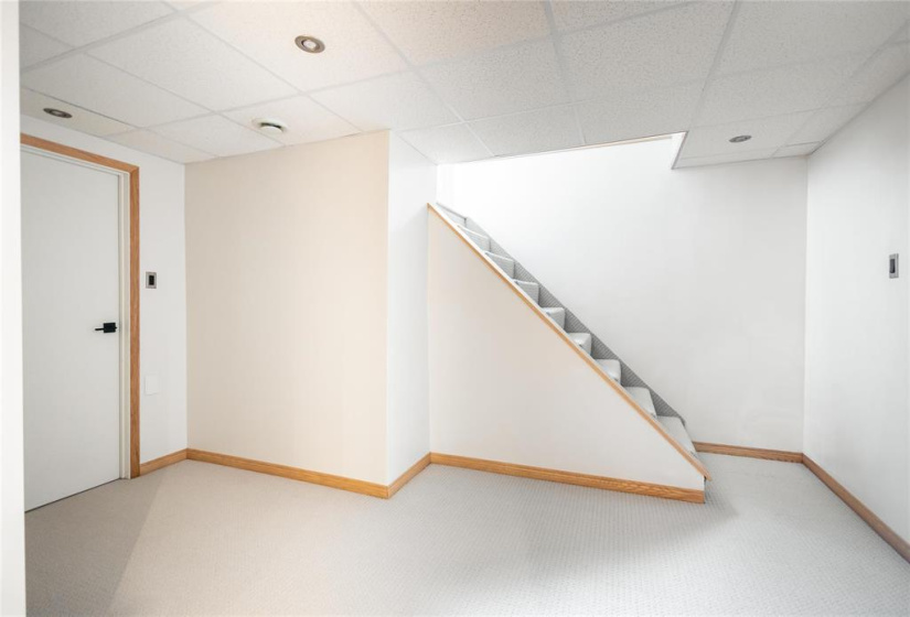 19 Russenholt, 3 Bedrooms Bedrooms, 13 Rooms Rooms,2 BathroomsBathrooms,Residential,For Sale,Russenholt