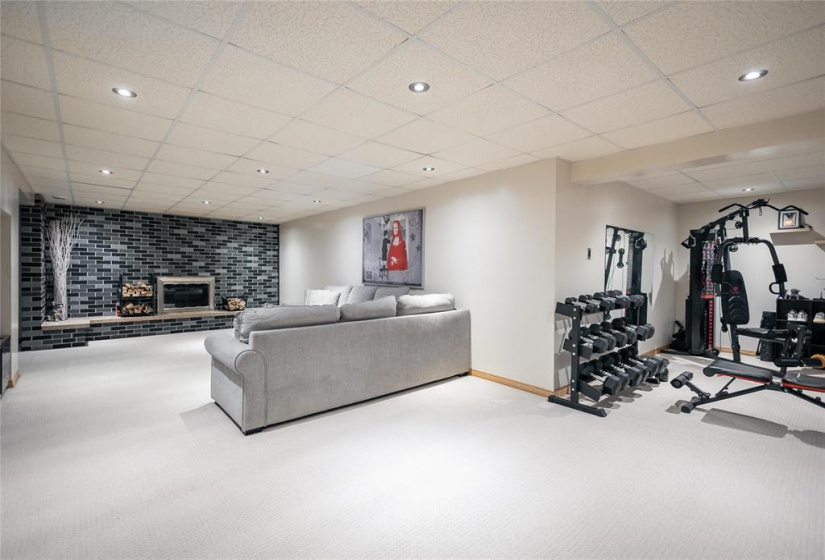 19 Russenholt, 3 Bedrooms Bedrooms, 13 Rooms Rooms,2 BathroomsBathrooms,Residential,For Sale,Russenholt