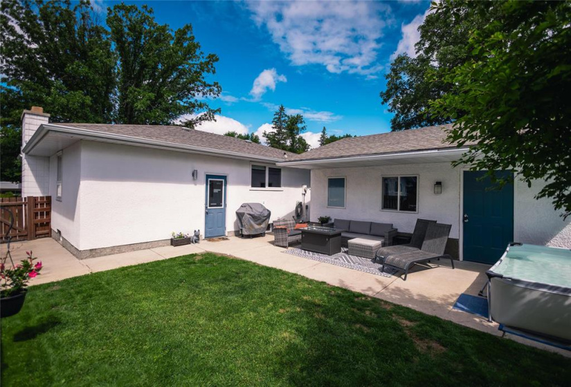 19 Russenholt, 3 Bedrooms Bedrooms, 13 Rooms Rooms,2 BathroomsBathrooms,Residential,For Sale,Russenholt