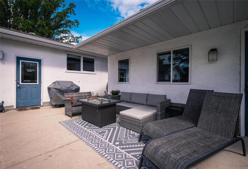 19 Russenholt, 3 Bedrooms Bedrooms, 13 Rooms Rooms,2 BathroomsBathrooms,Residential,For Sale,Russenholt