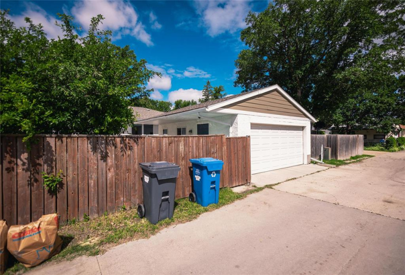 19 Russenholt, 3 Bedrooms Bedrooms, 13 Rooms Rooms,2 BathroomsBathrooms,Residential,For Sale,Russenholt