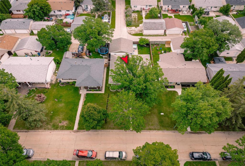 19 Russenholt, 3 Bedrooms Bedrooms, 13 Rooms Rooms,2 BathroomsBathrooms,Residential,For Sale,Russenholt