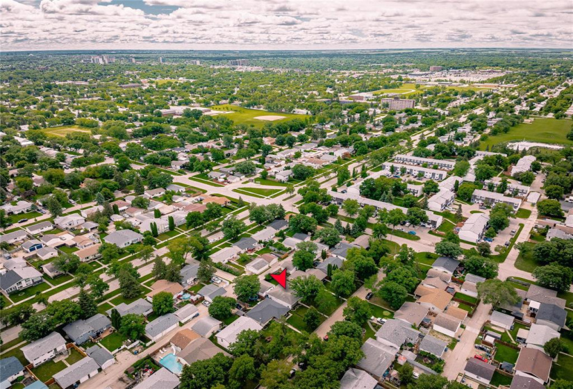 19 Russenholt, 3 Bedrooms Bedrooms, 13 Rooms Rooms,2 BathroomsBathrooms,Residential,For Sale,Russenholt