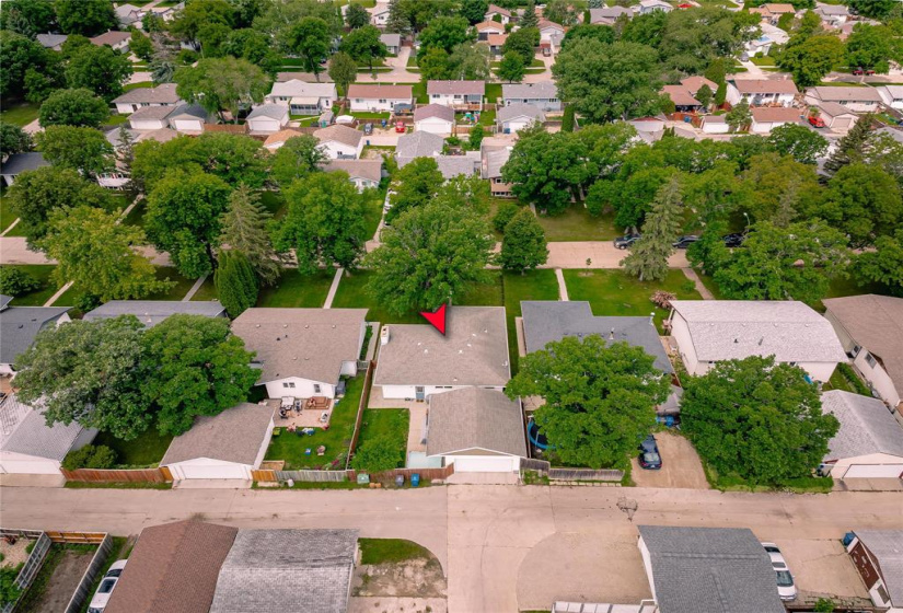 19 Russenholt, 3 Bedrooms Bedrooms, 13 Rooms Rooms,2 BathroomsBathrooms,Residential,For Sale,Russenholt
