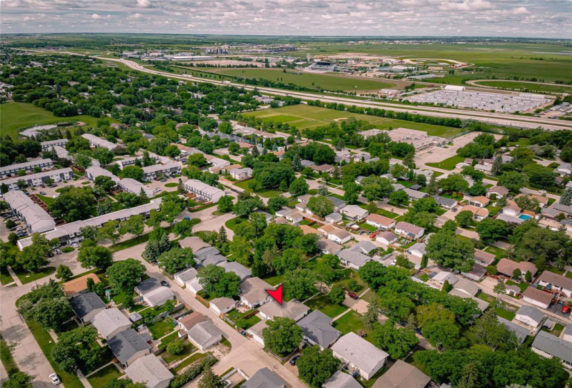 19 Russenholt, 3 Bedrooms Bedrooms, 13 Rooms Rooms,2 BathroomsBathrooms,Residential,For Sale,Russenholt