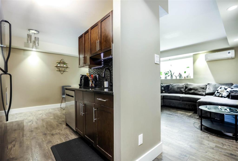 100 Killarney, 2 Bedrooms Bedrooms, 7 Rooms Rooms,1 BathroomBathrooms,Condominium,For Sale,Killarney