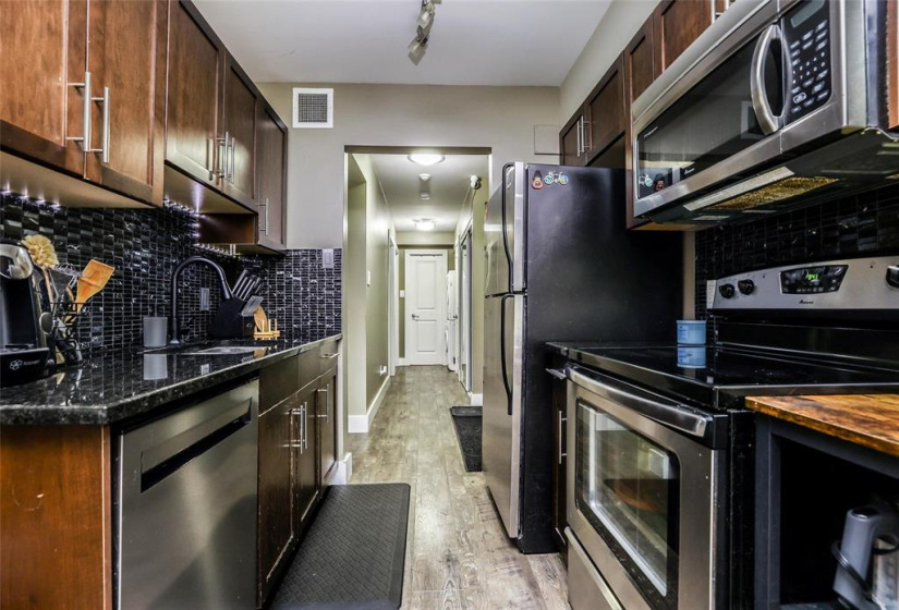 100 Killarney, 2 Bedrooms Bedrooms, 7 Rooms Rooms,1 BathroomBathrooms,Condominium,For Sale,Killarney