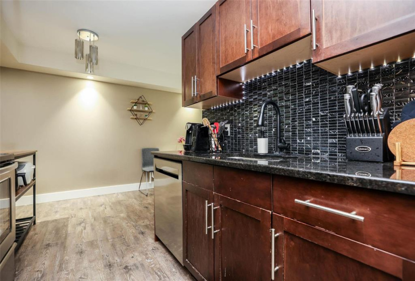 100 Killarney, 2 Bedrooms Bedrooms, 7 Rooms Rooms,1 BathroomBathrooms,Condominium,For Sale,Killarney