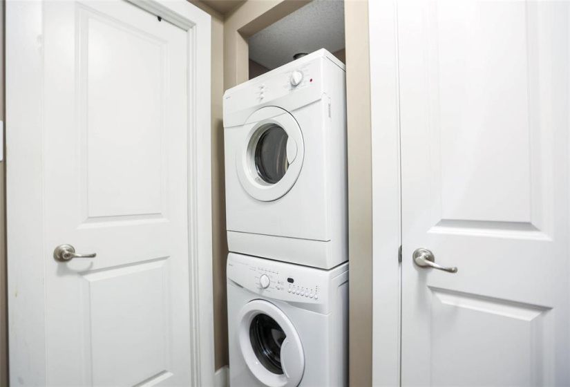 100 Killarney, 2 Bedrooms Bedrooms, 7 Rooms Rooms,1 BathroomBathrooms,Condominium,For Sale,Killarney