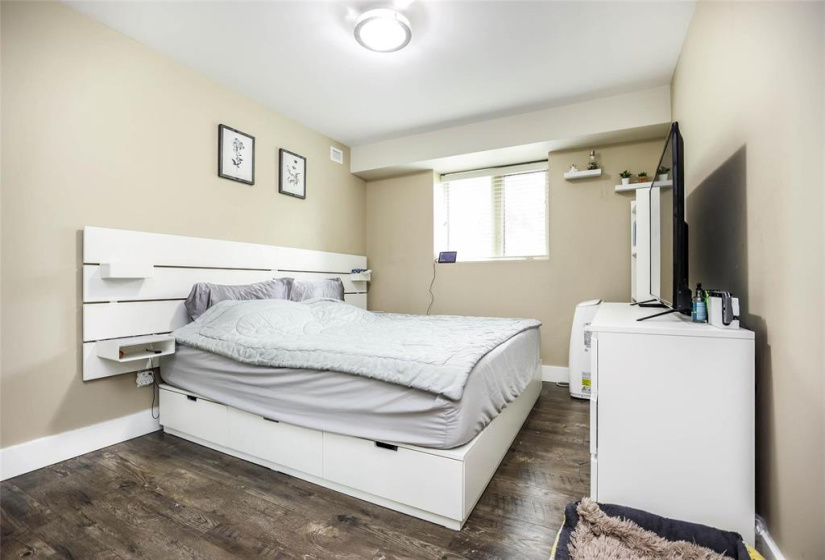 100 Killarney, 2 Bedrooms Bedrooms, 7 Rooms Rooms,1 BathroomBathrooms,Condominium,For Sale,Killarney