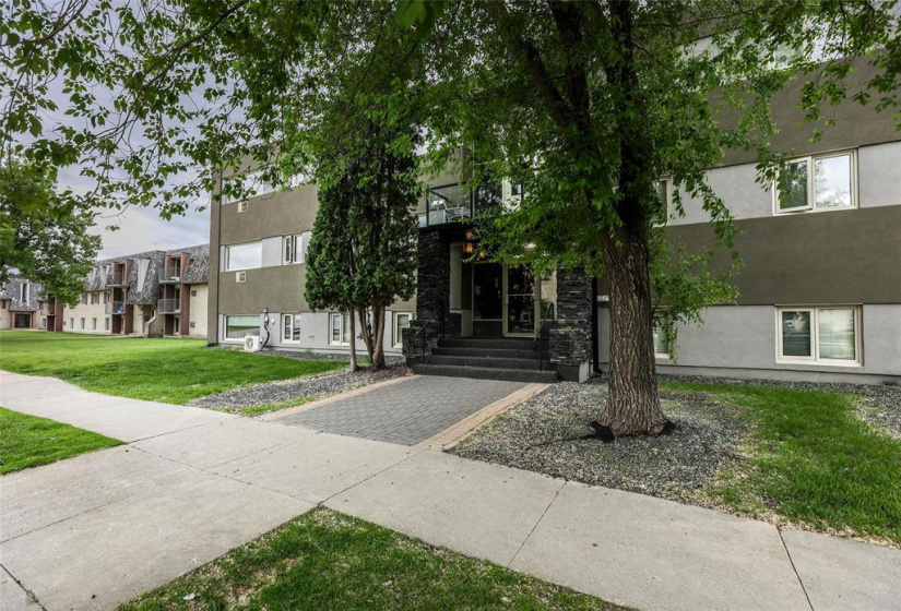 100 Killarney, 2 Bedrooms Bedrooms, 7 Rooms Rooms,1 BathroomBathrooms,Condominium,For Sale,Killarney